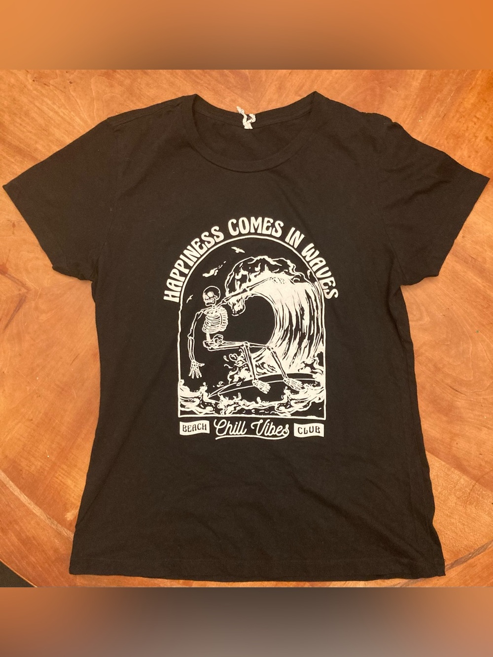 XL women’s black “Happiness Comes in Waves Black” Graphic Tee